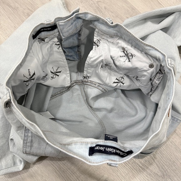 Calvin Klein Women's Light Blue High Rise Mom Denim Jeans 30 / Inseam 27in - Picture 14 of 17